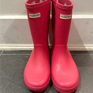 Hunter boots for kids in pink size 1-2 
In great condition